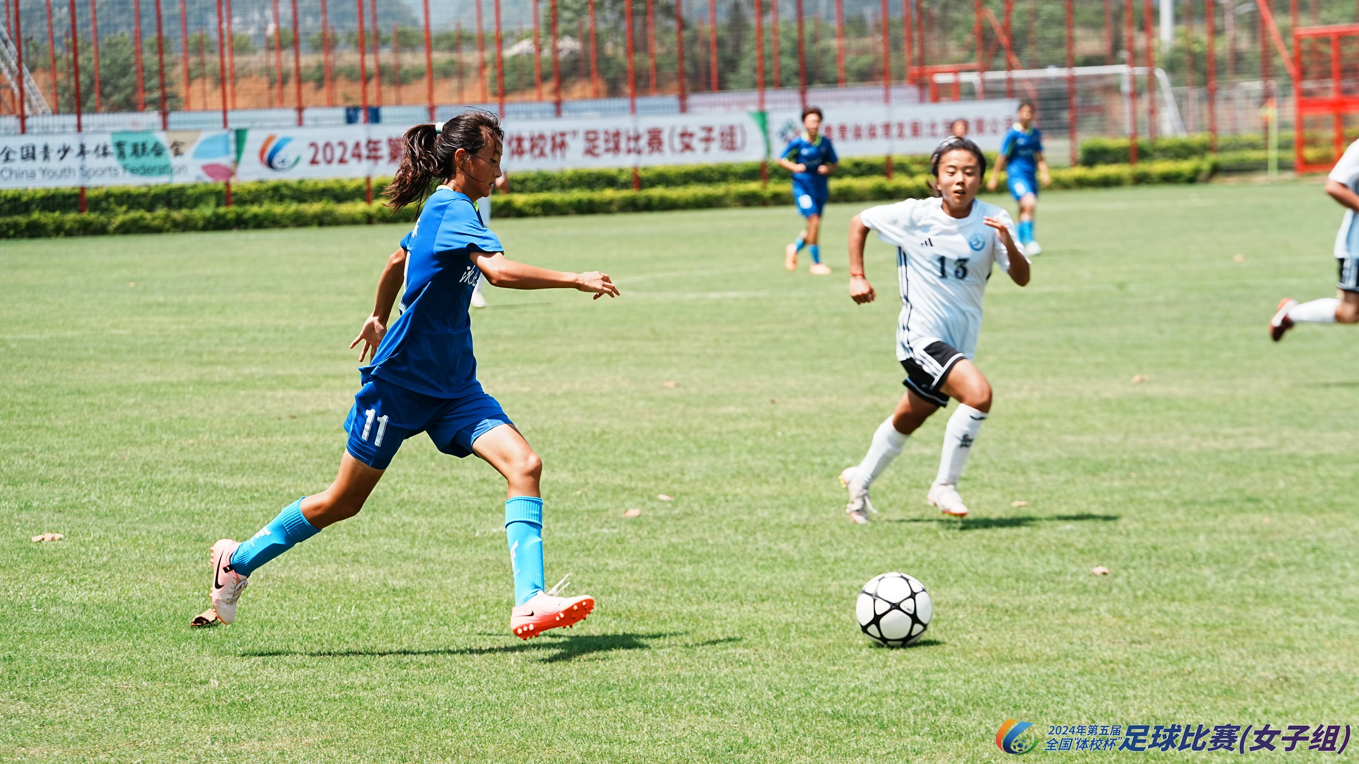 杏彩体育亚洲官网-女子足球赛事上，运动员斗志昂扬(女子足球赛事上,运动员斗志昂扬的是谁)