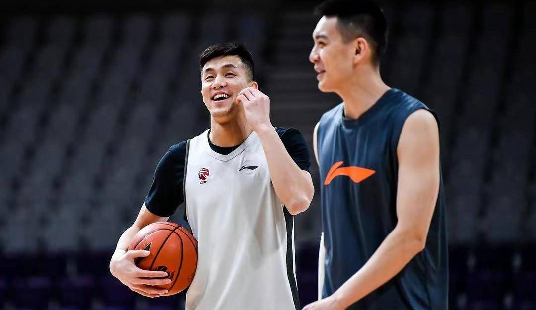 包含辽篮遭遇三连胜，郭艾伦复出全纪莫个观众招呼的词条