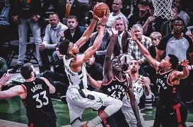 关于雄鹿大获胜利，安特图科乐见球队风采的信息