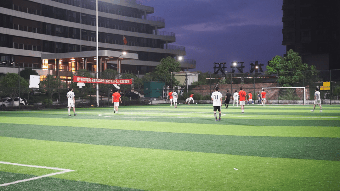 杏彩体育登录-关于中国足球赛场上演激情对决，江苏苏宁夺冠的信息