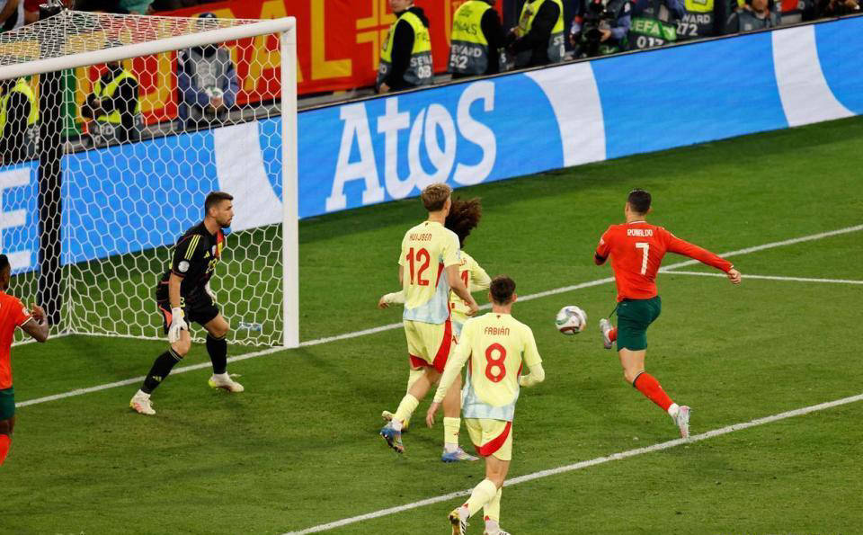 关于高难度进球赢得现场观众喝彩的信息 关于高难度进球赢得现场观众喝彩的信息