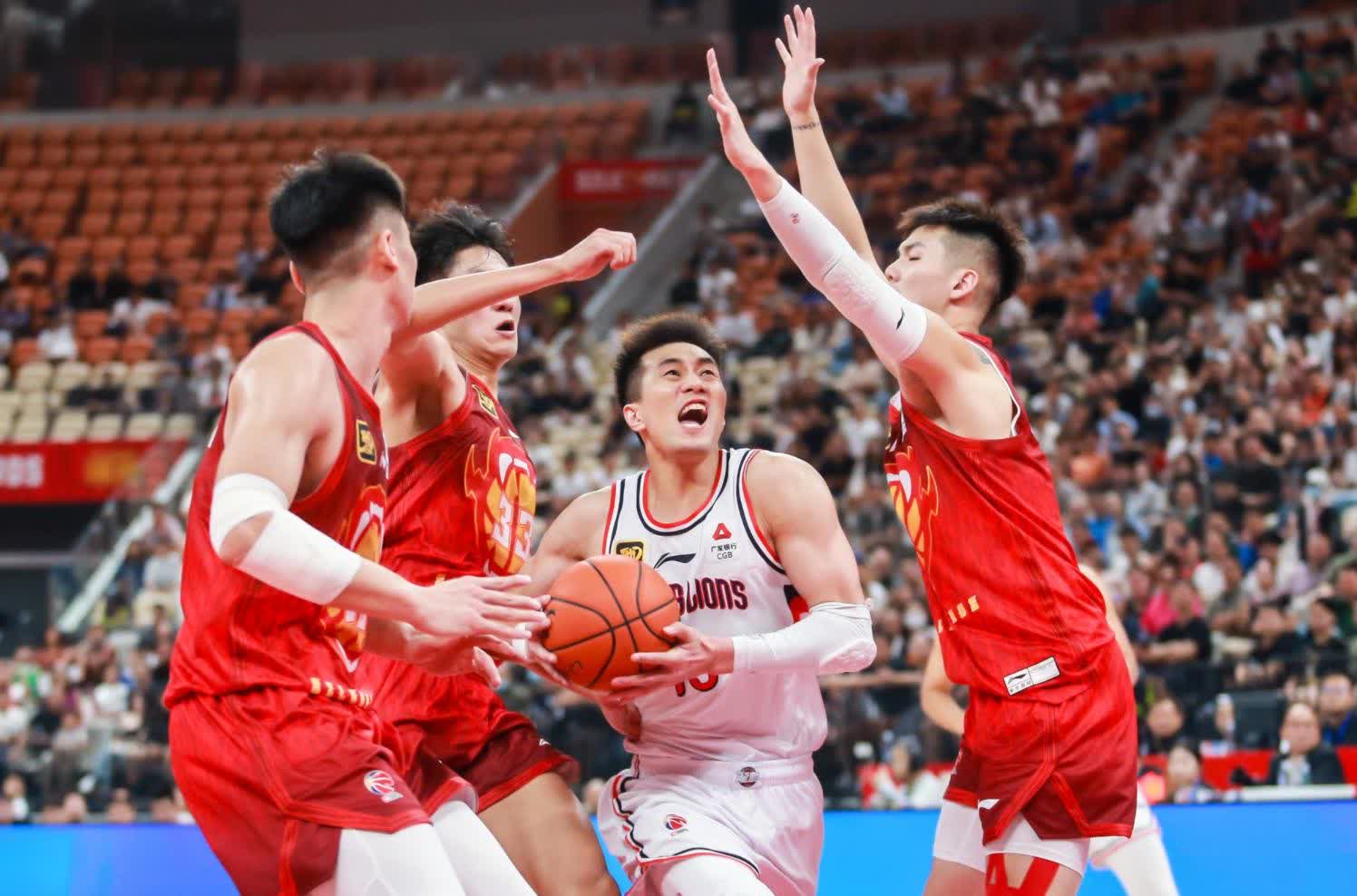 关于广州男篮客场失利，不敌山东队遭遇三连败的信息