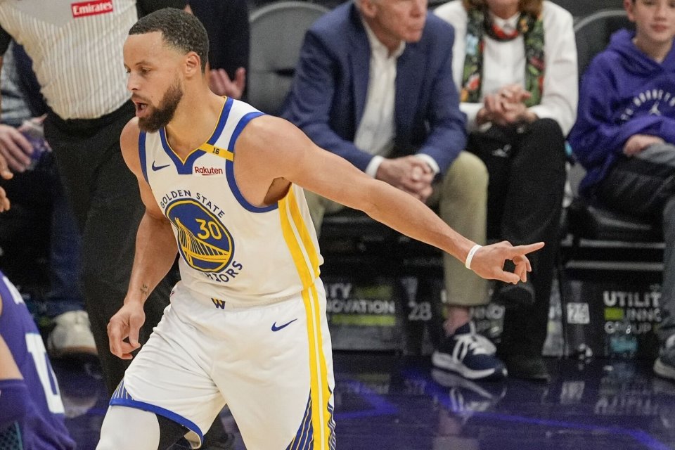 勇士大胜黄蜂，库里单场创下生涯新高得分的简单介绍