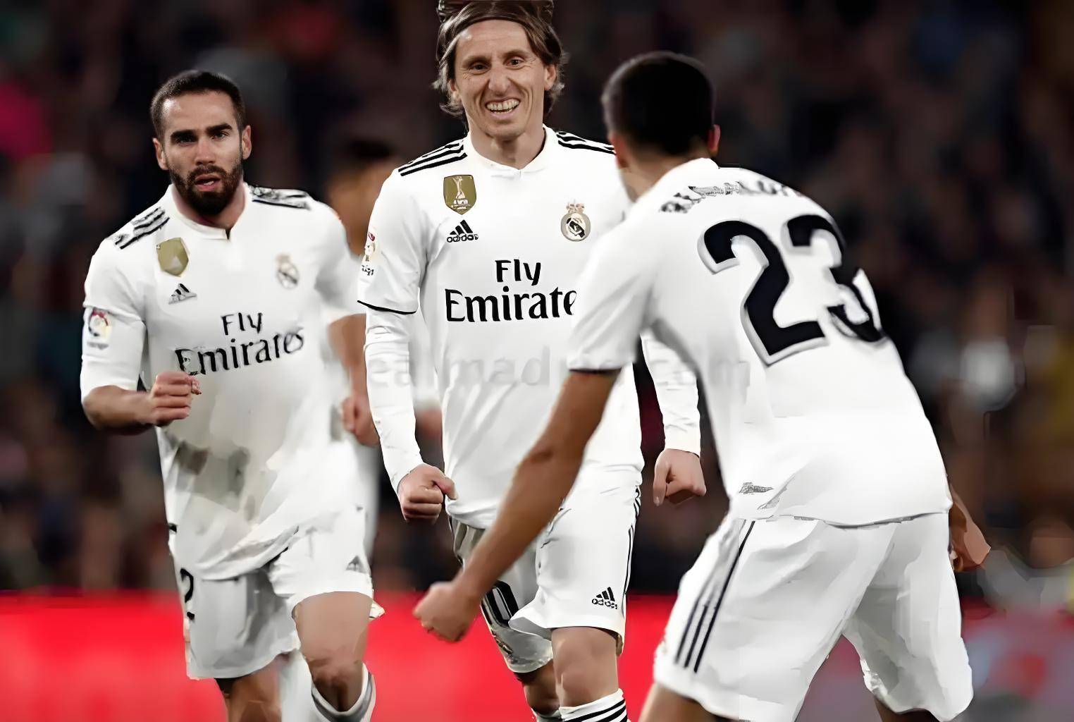 西甲球员攻防有序，迎战亚冠大战