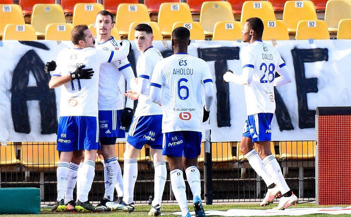 包含昂热客场不敌圣埃蒂安，连败中的词条