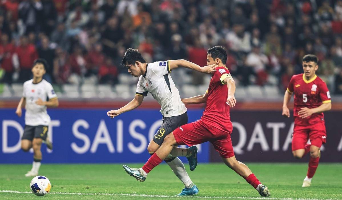 包含新生代球员崭露头角，引领中超赛场新风尚的词条