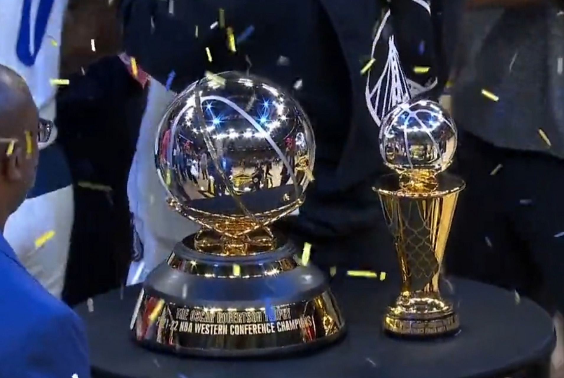 关于勇士再度夺冠,篮球巨星库里再度成为MVP的信息 关于勇士再度夺冠,篮球巨星库里再度成为MVP的信息