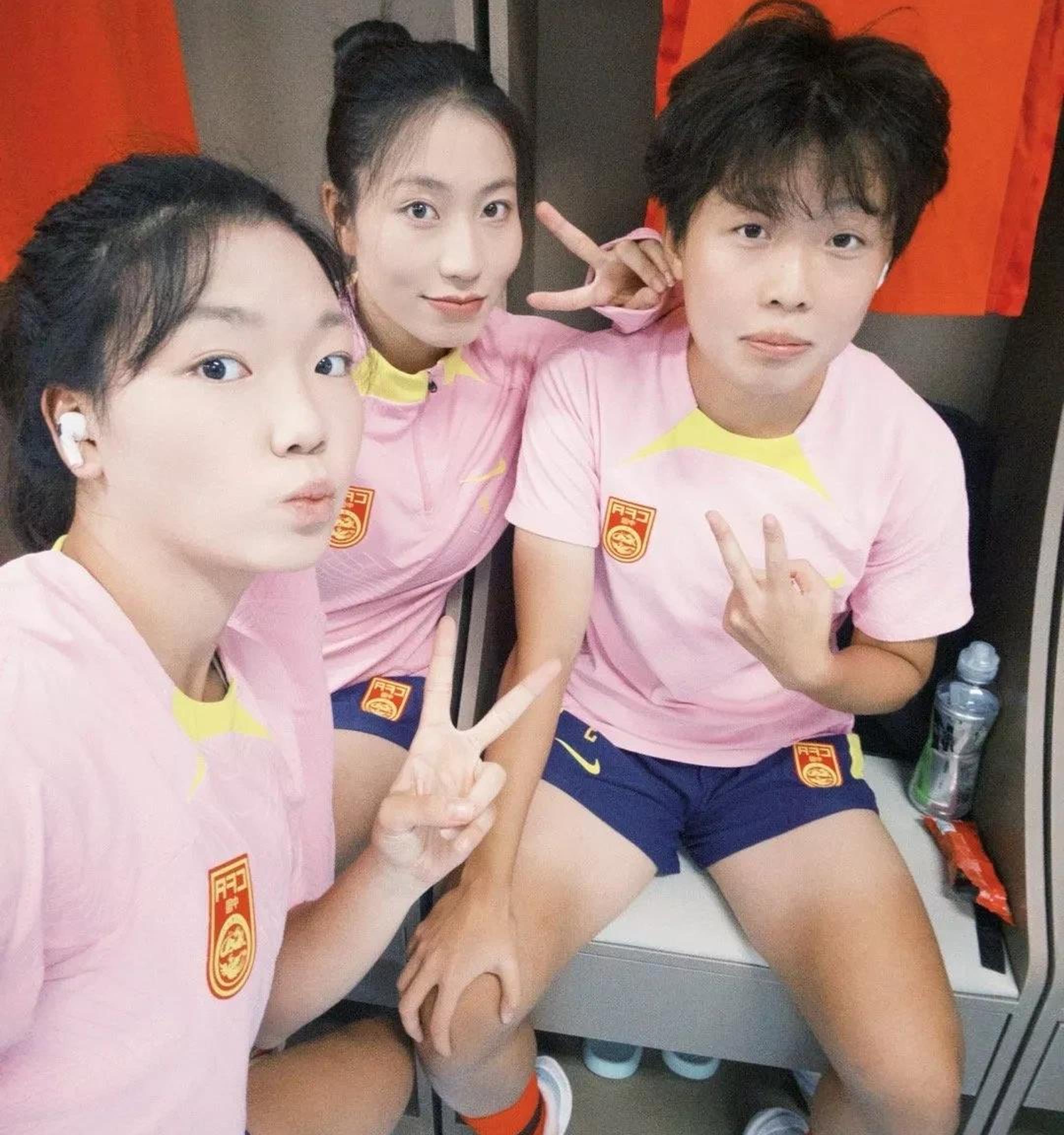 关于中国女足国家队表现出色,成功晋级下一轮的信息 关于中国女足国家队表现出色,成功晋级下一轮的信息