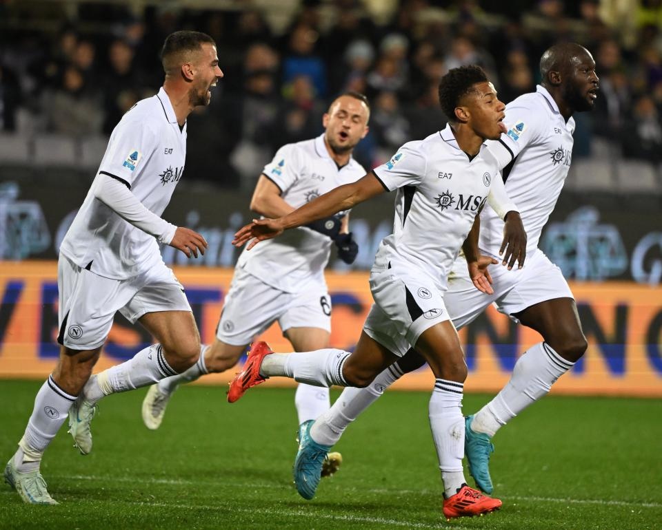 关于佛罗伦萨中场状态回勇,帮助球队取胜的信息 关于佛罗伦萨中场状态回勇,帮助球队取胜的信息