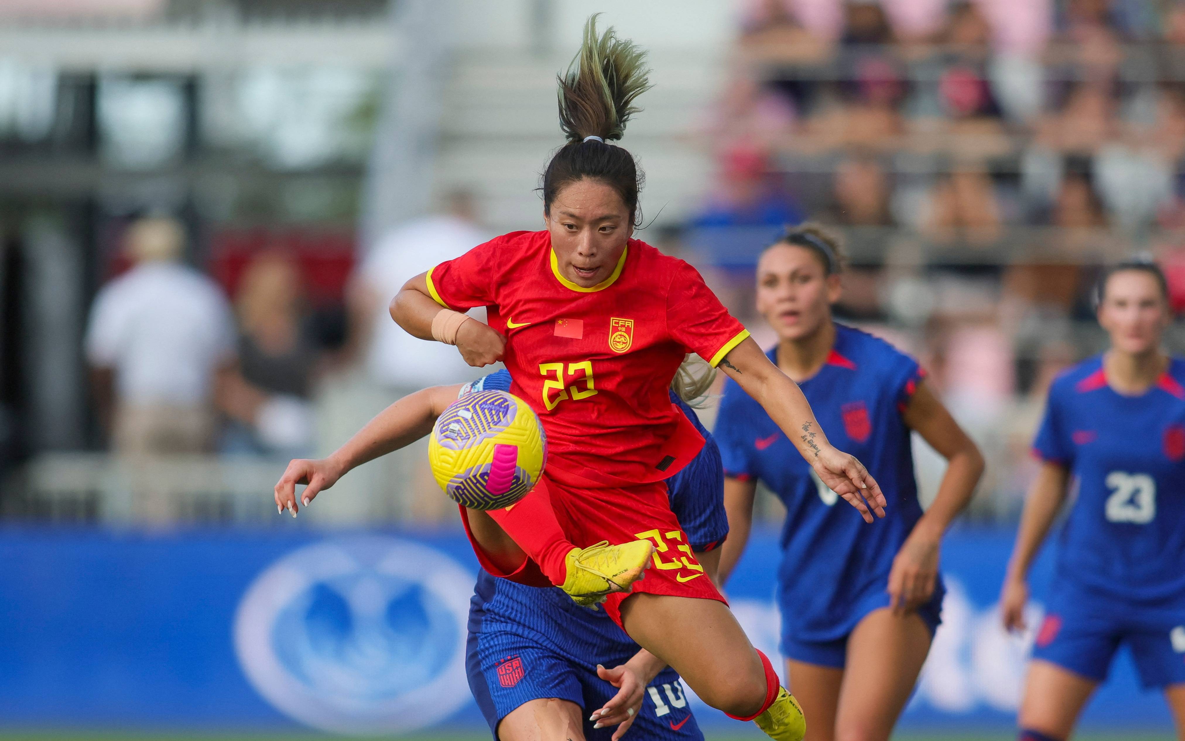 杏彩体育网页版-热血拼搏！球场上的女足英雄们的简单介绍